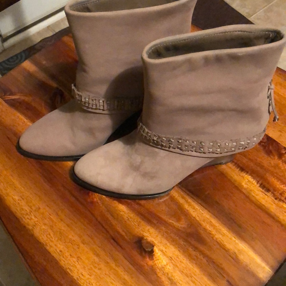 B Makowsky leather boots